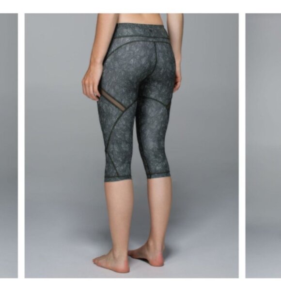 Lululemon Cool To Street Crop in Jazzy White Gator Green Size 6 Style# W6F59S - Picture 9 of 9